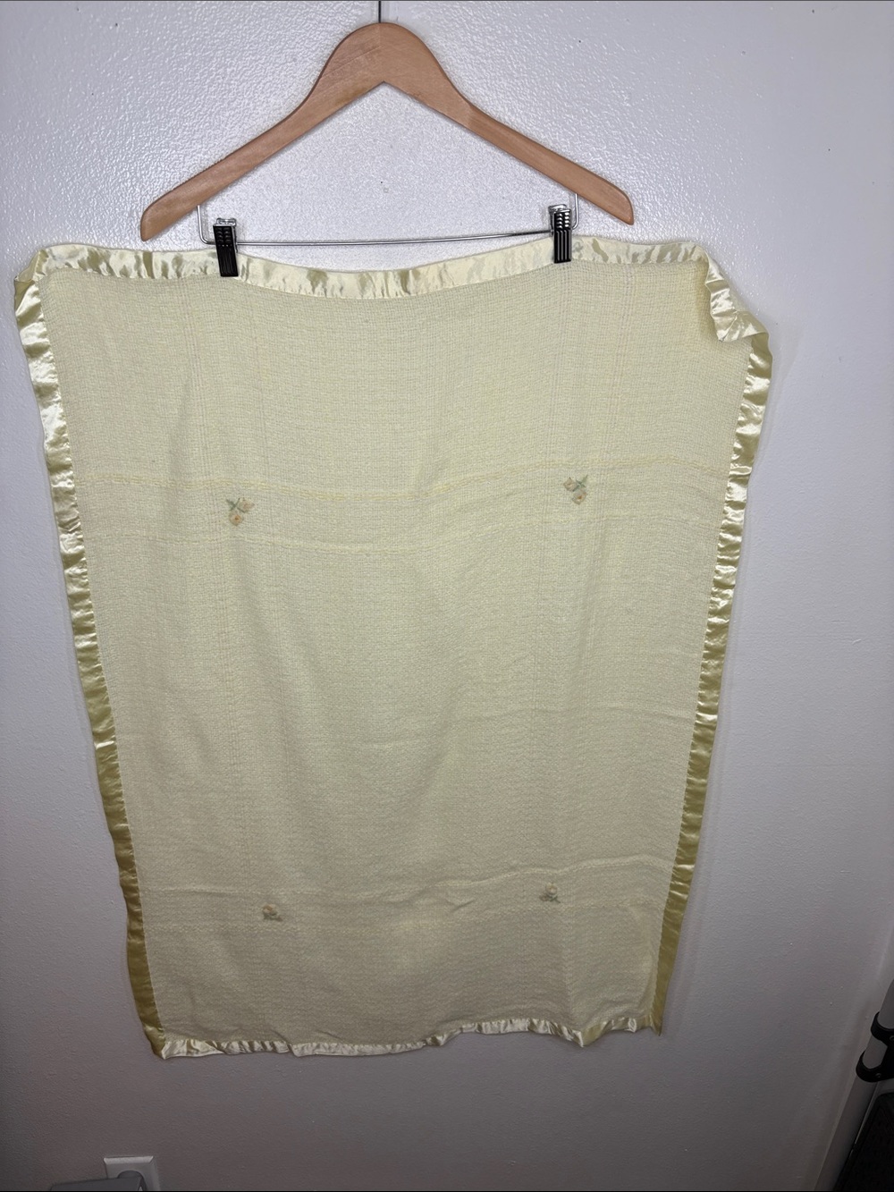 Vintage Three Weavers Yellow Handwoven Vigin Orlon Floral Baby Blanket BLEMISH